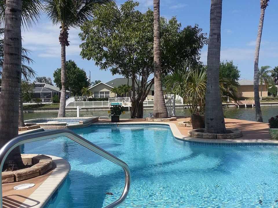 Tropical pool 