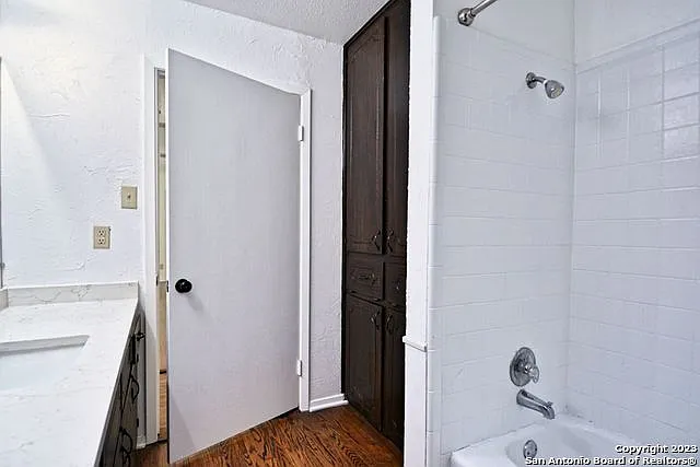 520 Avenue A — Photo 24