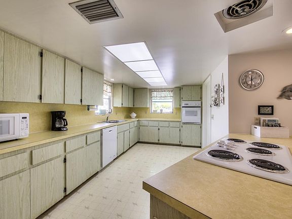 Kitchen with plenty of counter space