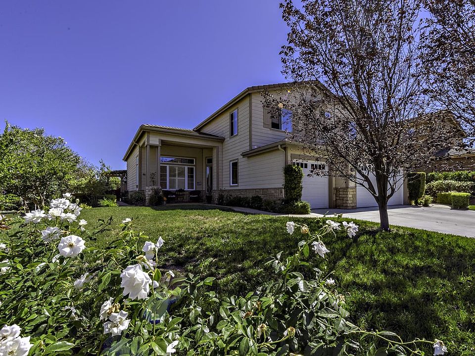 1st image of 825 Legacy Dr