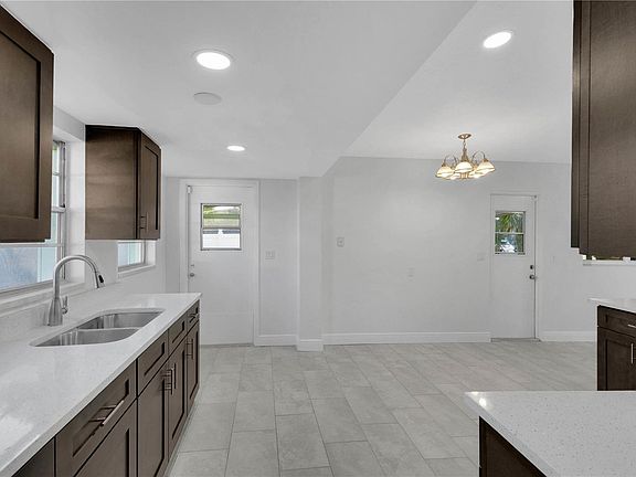 4th image of 14410 Sussex Dr