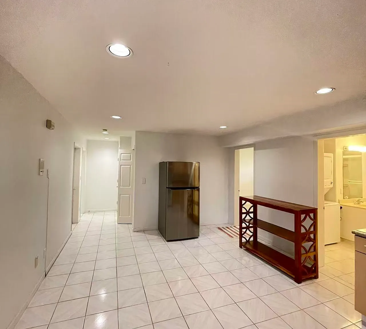 3 bed, 900 sqft, $2,000 — Photo 4
