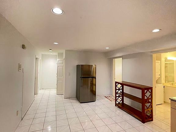4th image of 1000 Cliff Ave