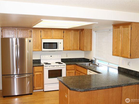 3rd image of 2120 NW Douglas Loop