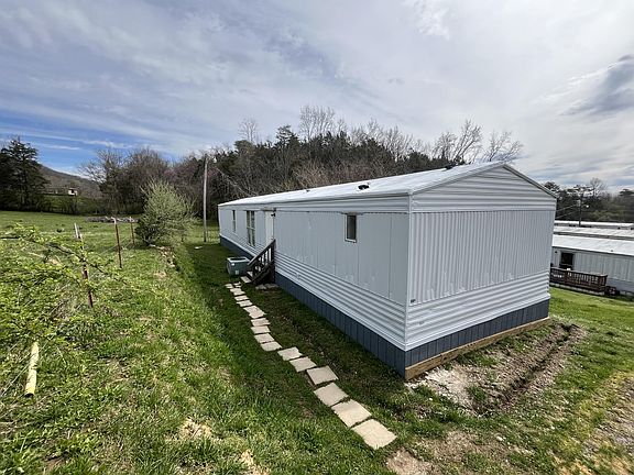 3rd image of 130 Pat Place Ln