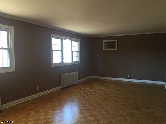 5th image of 185 Bloomfield Ave