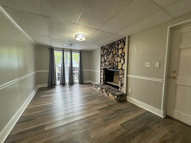 6241 Schomburg Rd — Photo 22