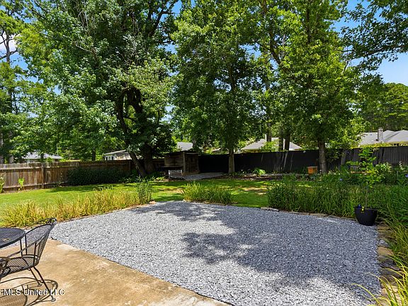 4th image of 419 Traceview Rd