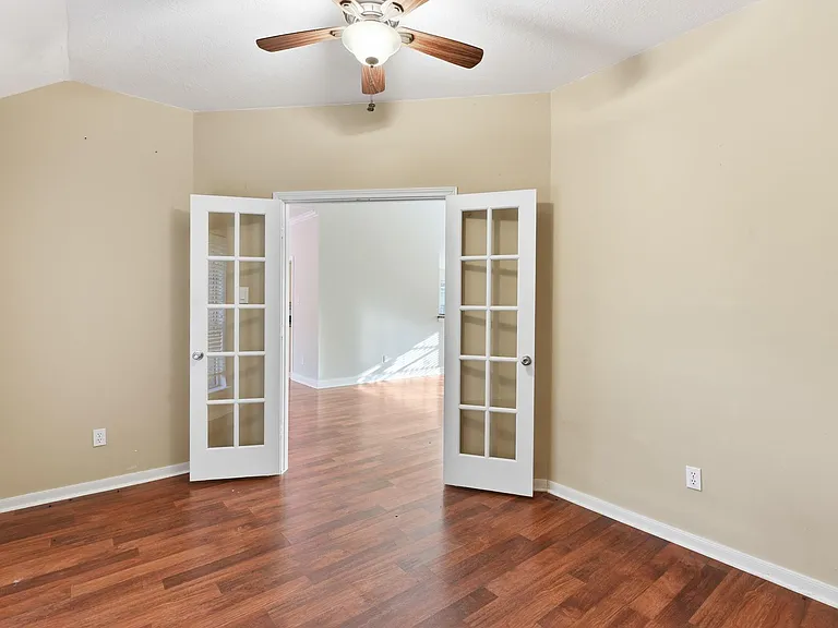 1813 Oak Wood Dr E — Photo 23