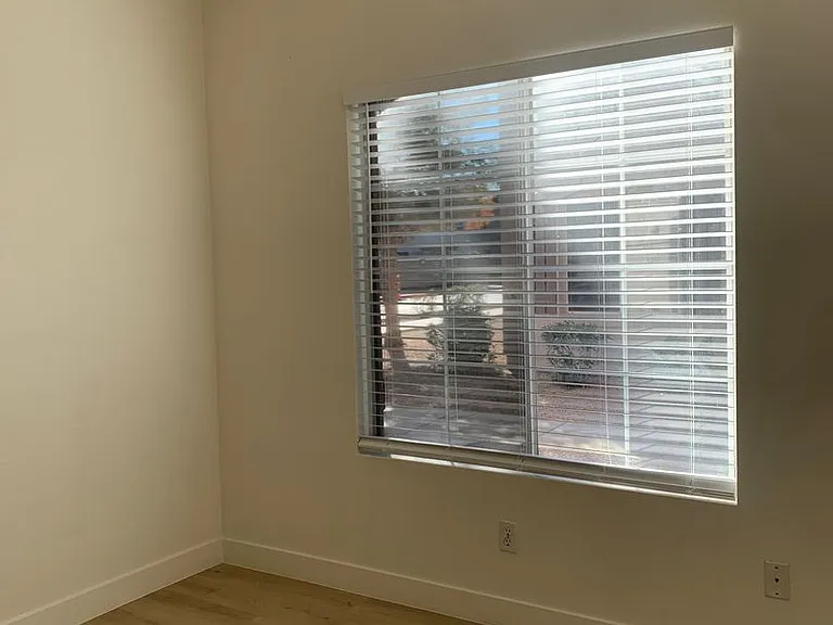 1961 N Hartford St #1185 — Photo 8