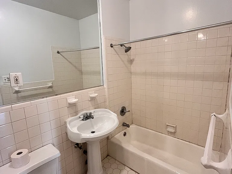 513 E 81st St #1RR — Photo 7