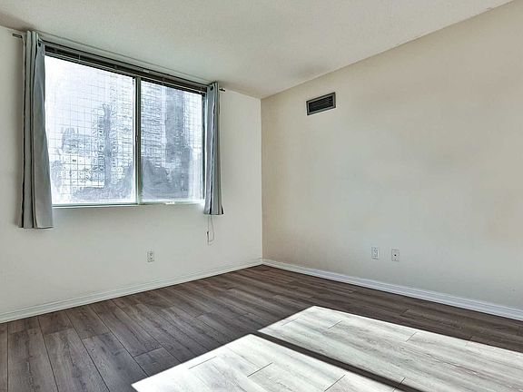 2nd image of 25 Grenville St #903