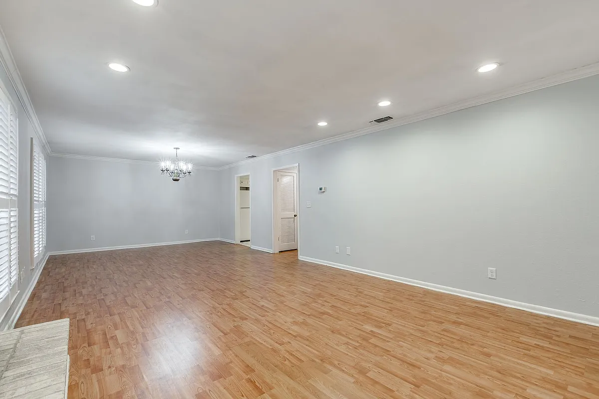 Building Photo - 2611 Eisenhauer Rd #903