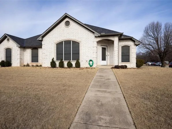301 Steve Ct, Yukon, OK 73099