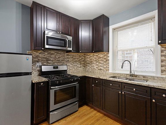 2nd image of 3555 W Lyndale St #1B