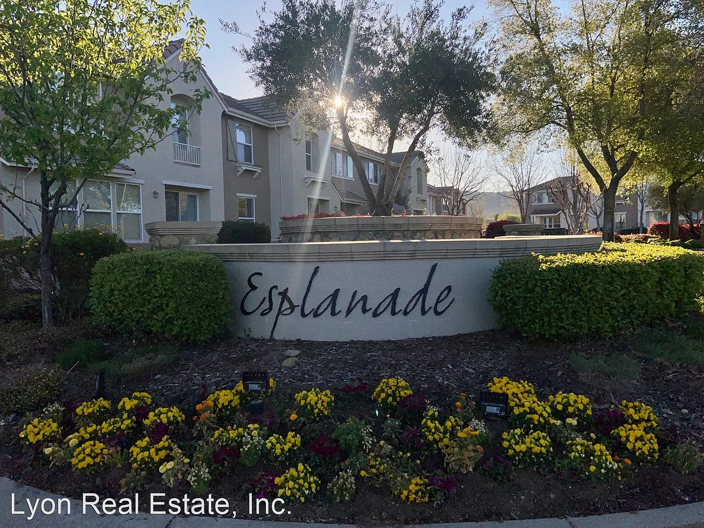 304 Esplanade Cir photo 1
