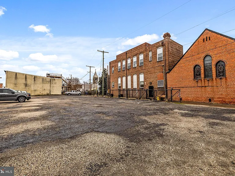1437 Towson St — Photo 24