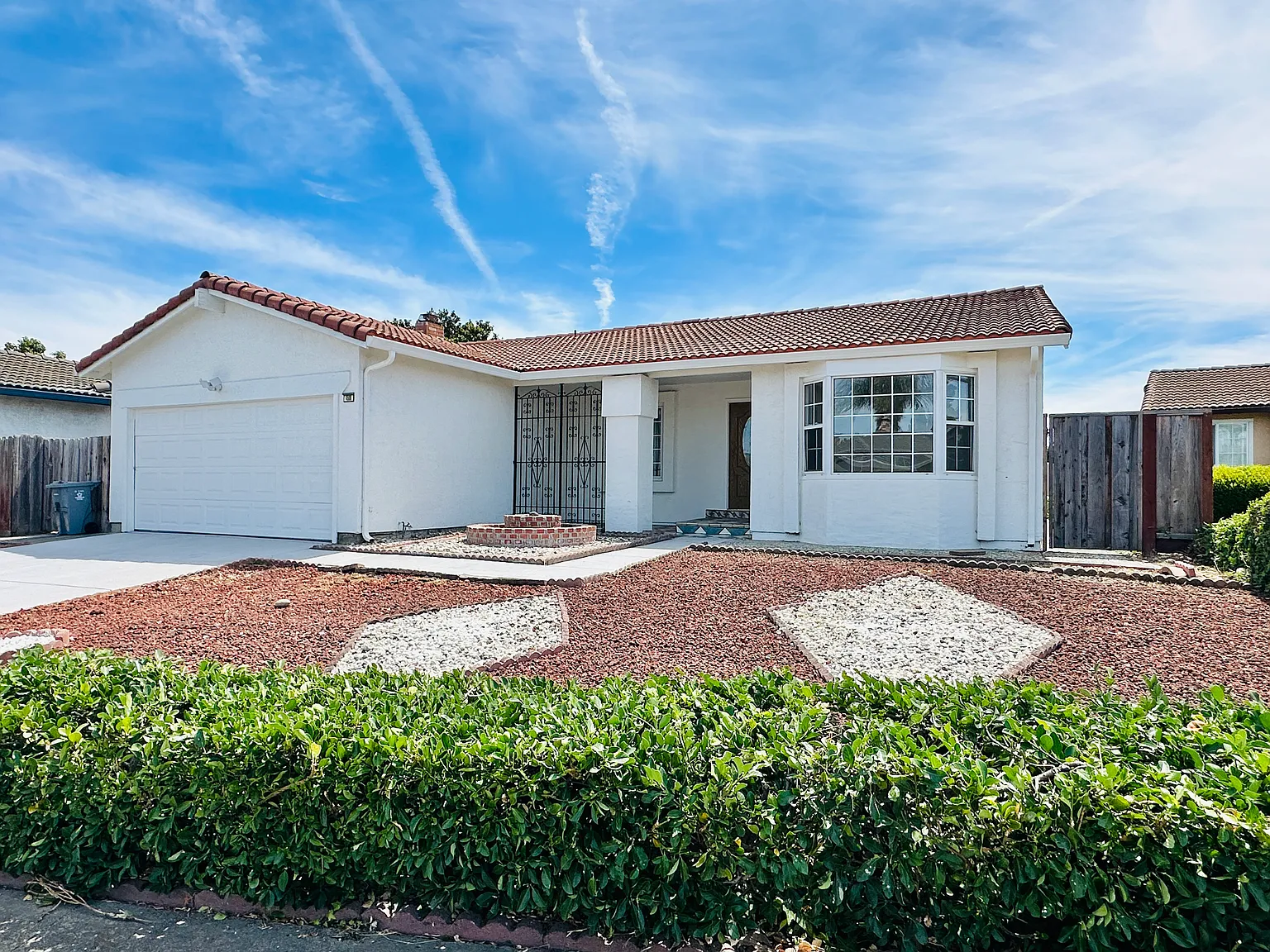 4 bed, 1550 sqft, $4,350 — Photo 1
