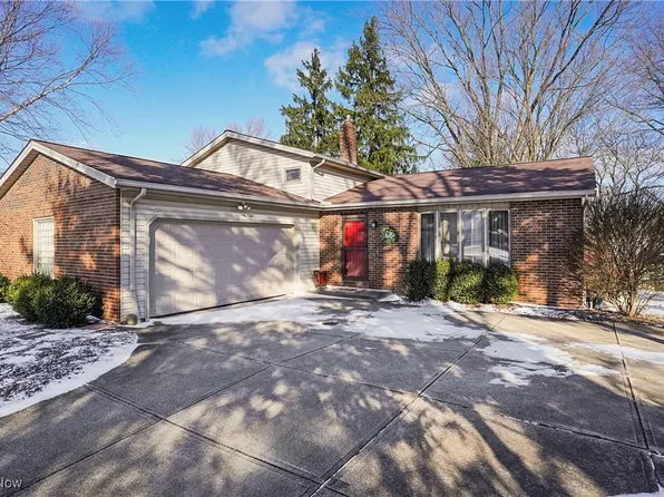 69 Monticello Dr, Brunswick, OH 44212