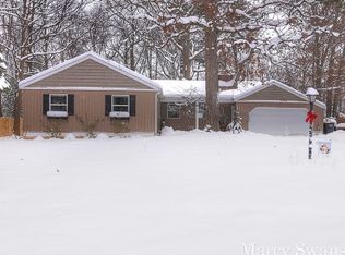 7348 Edgewood Ave, Jenison, MI 49428