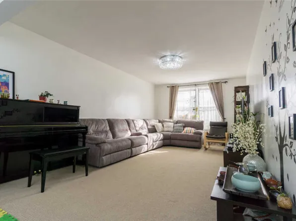 6565 Wetherole St APT 5K, Flushing, NY 11374