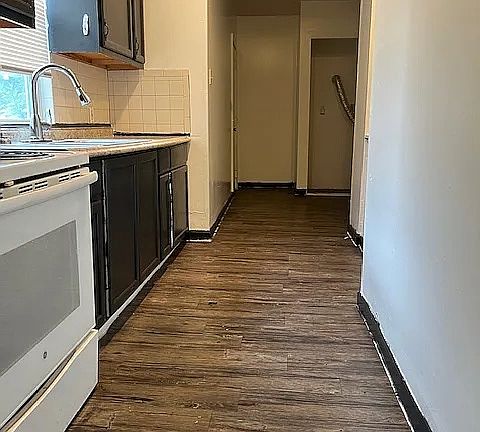 4th image of 619 Mulberry St