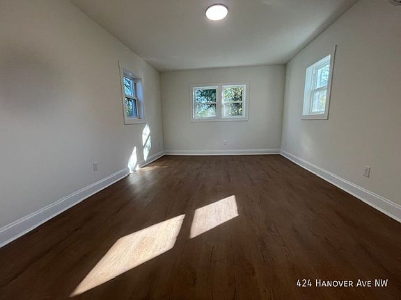 4th image of 424 Hanover Ave NW