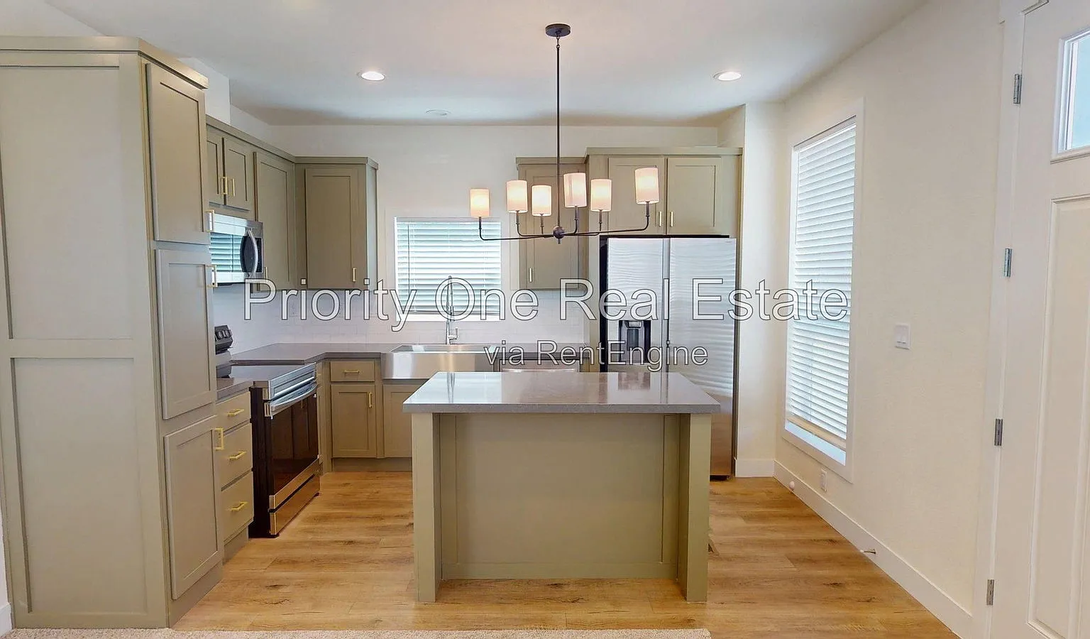 2 bed, 1.0 bath, 600 sqft, $3,000 — Photo 2