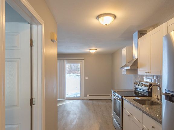 4th image of 4 Woodburn Dr #4