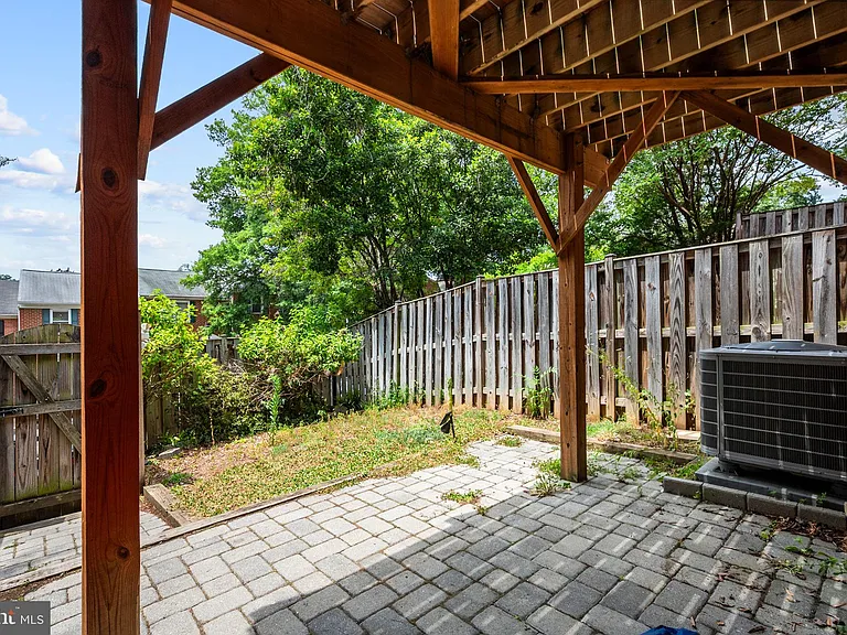 2035 S Glebe Rd — Photo 48