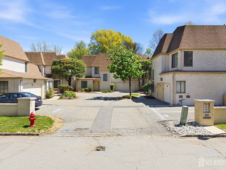 1st image of 98 Park Gate Dr