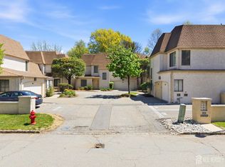 98 Park Gate Dr, Edison, NJ 08820