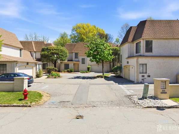 98 Park Gate Dr, Edison, NJ 08820