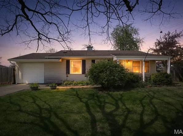 24 Belmont Dr, Saint Peters, MO 63376