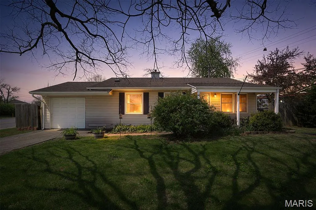 24 Belmont Dr photo 1