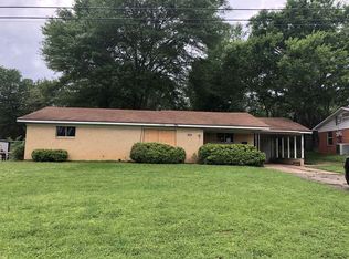 2334 Jacksonville Dr, Henderson, TX 75654