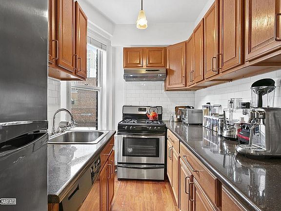 3rd image of 110 W 69th St APT 9B