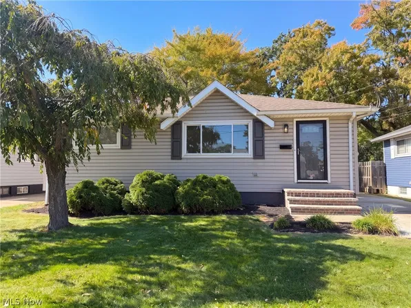6076 Robert Dr, Brookpark, OH 44142