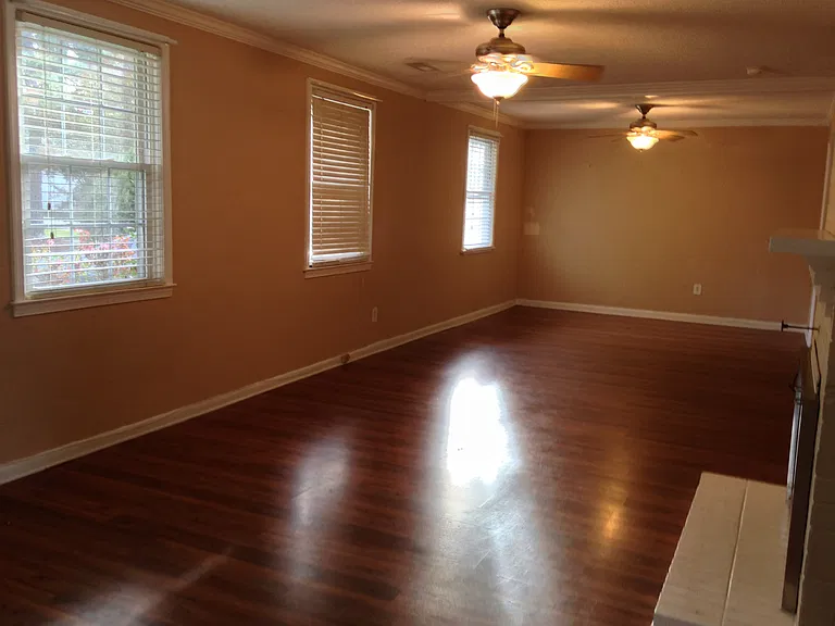 3712 Silina Dr — Photo 2