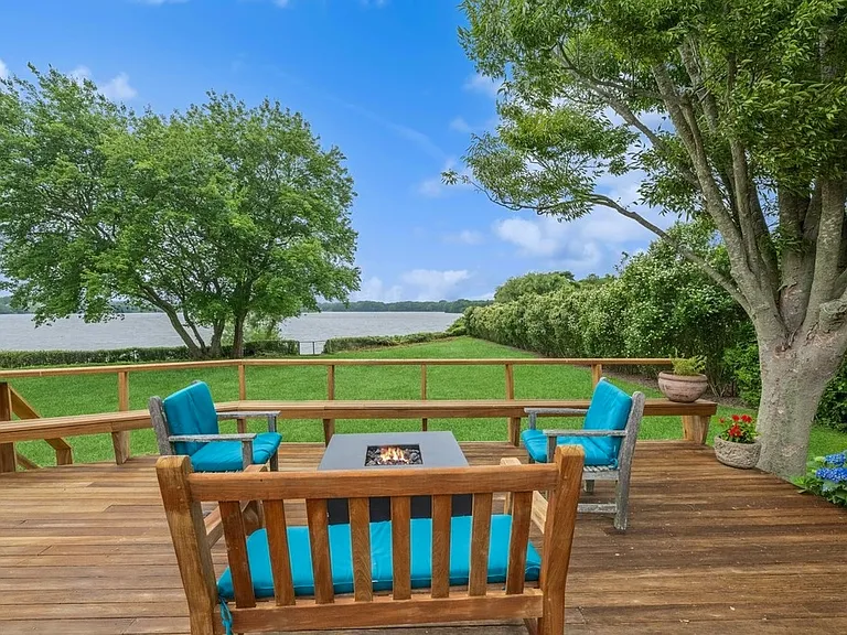 70 Mill Pond Ln — Photo 9