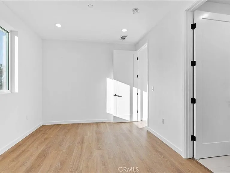 6846 Cedros Ave — Photo 22