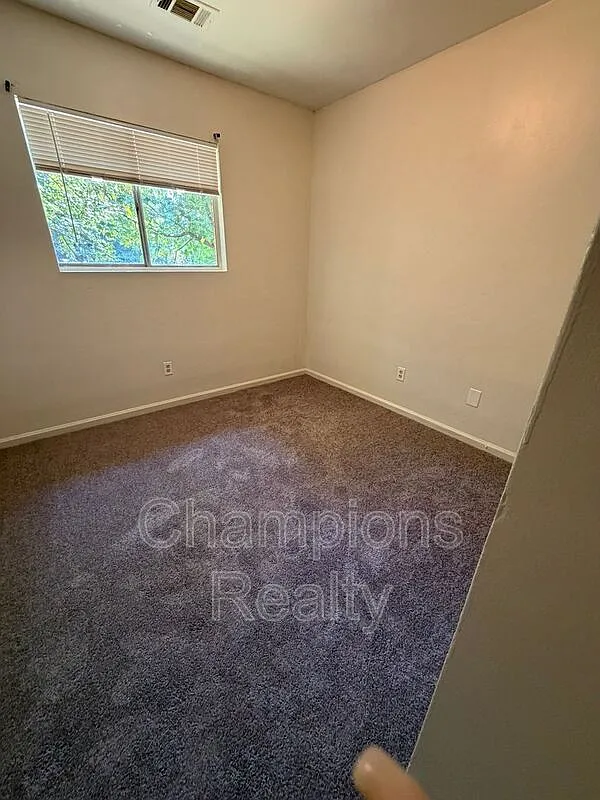 3 bed, 1.0 bath, $850 — Photo 4