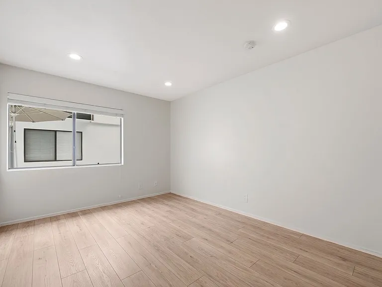 TALA Local at 832 Croft — Photo 6