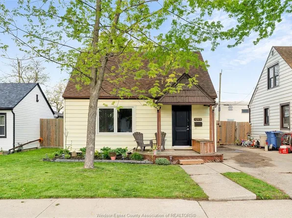 1260 Oak St, Windsor, ON N8X 2B1