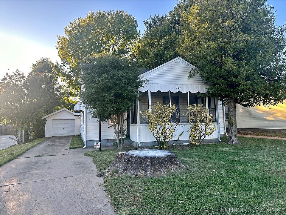 2nd image of 207 N 33rd St