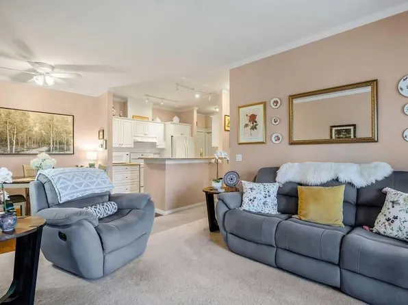 15 W Lineham Ave #302, Okotoks, AB T1S 1Z3