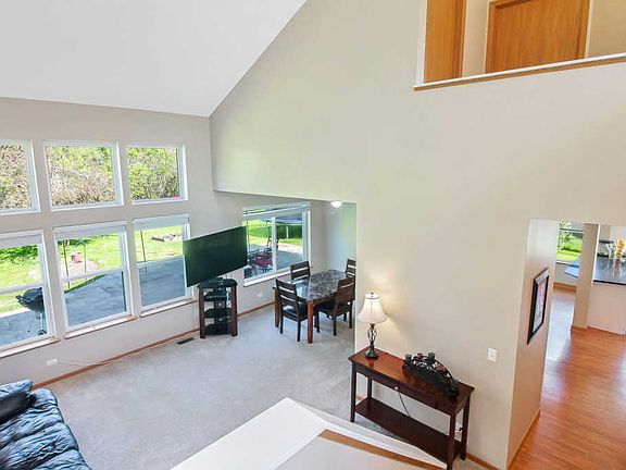 3rd image of 1331 Churchill Ln