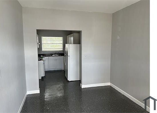 5th image of 1007 N Tamarind Ave #3