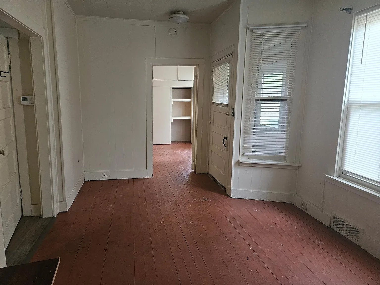 823 E I St — Photo 4