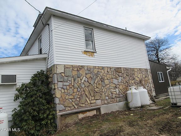 2nd image of 1222 Lincoln Hwy